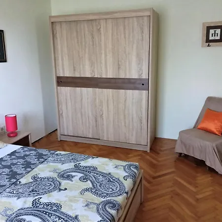Cozy In The City Center Apartment