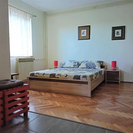 Cozy In The City Center Apartment Pula